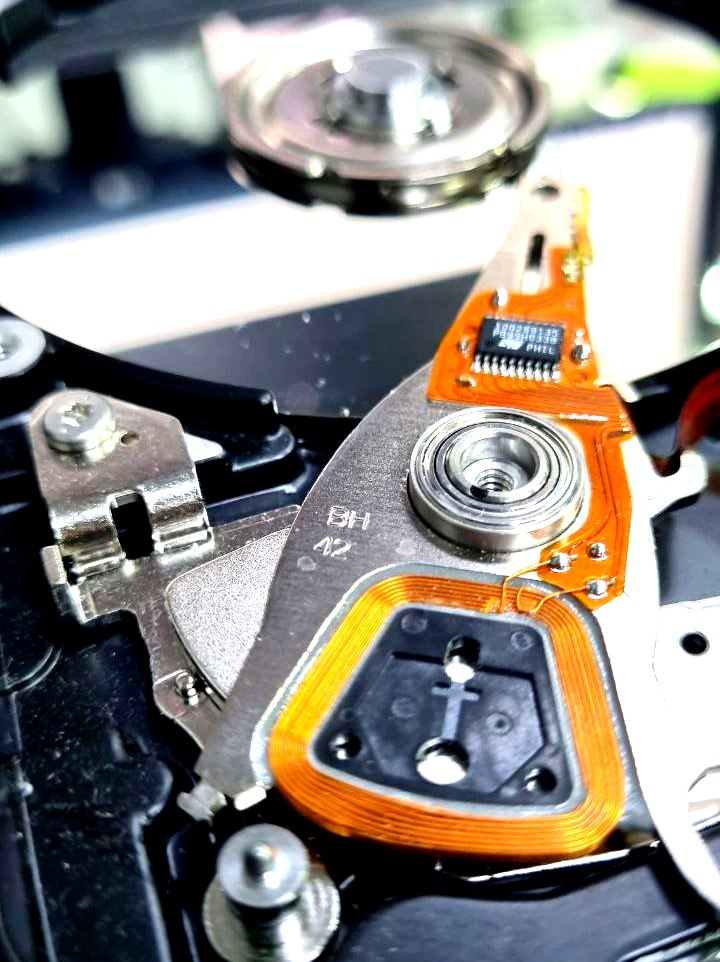 Жесткие диски пора выкидывать в мусорку? Как устроен HDD - Сервисный центр «RE:SPAWN» | Саратов, Энгельс